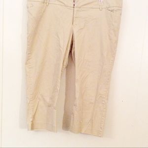 🌺SOLD🌺Mossimo | Khakis Capris, Size 18